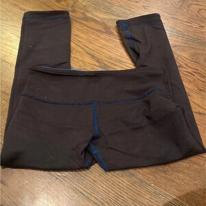 Unique Black/Blue Reversible Lululemon Capris - Size 6
